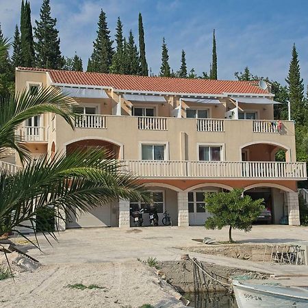 Oyster Paradise Blue Apartment Стон Екстериор снимка